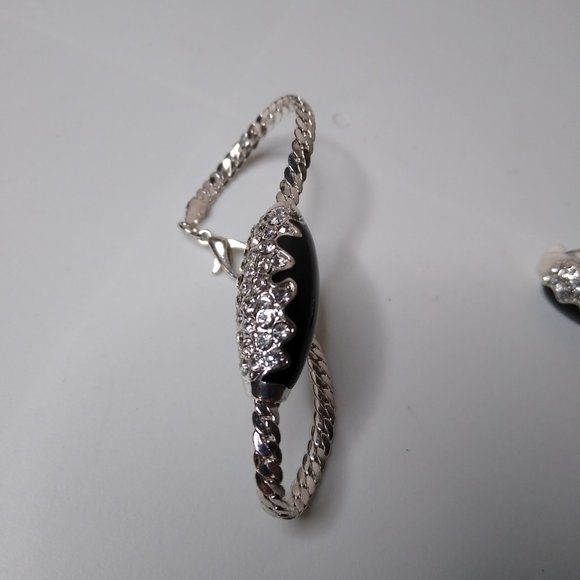 Decorative Matching Bracelet And Clip On Earring Set - Picture 4 of 16